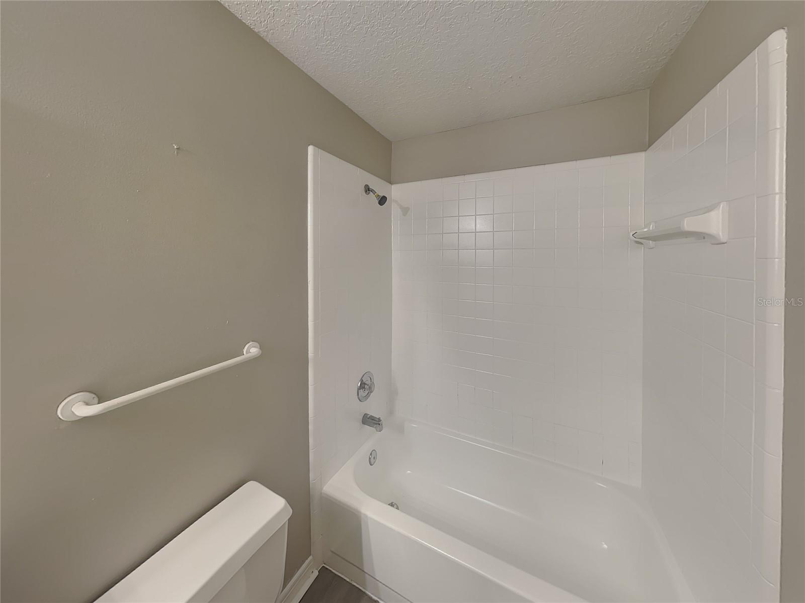 DELTONA LAKES UN 33 - Residential Lease