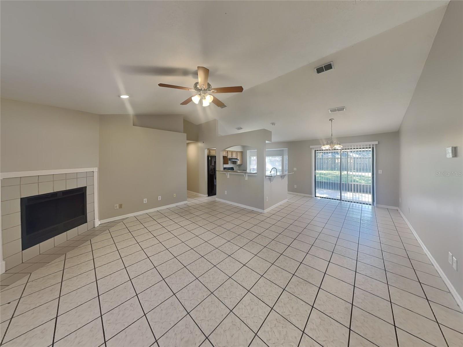 DELTONA LAKES UN 33 - Residential Lease