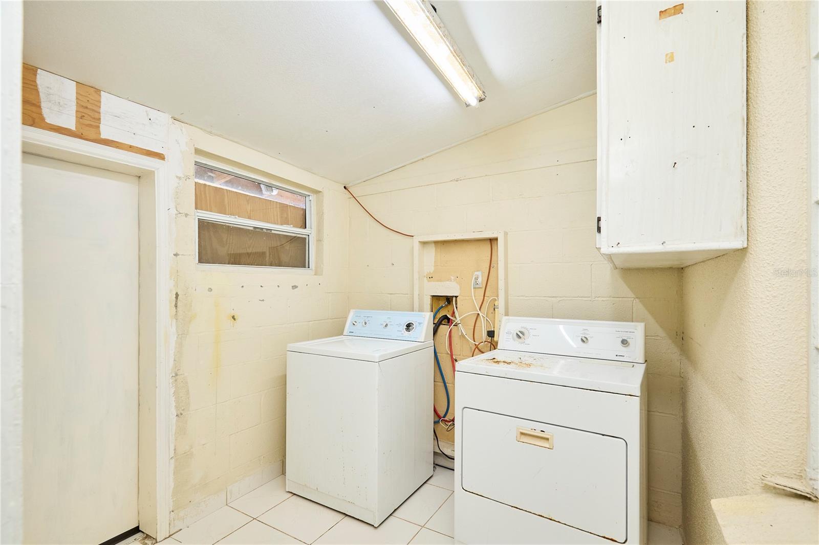 TUXEDO SPGS - Residential