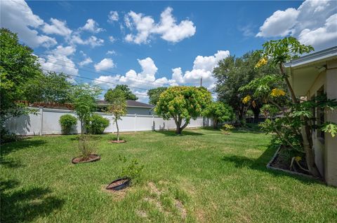 A home in LAKELAND