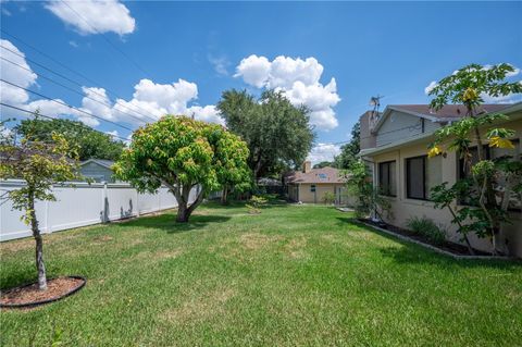 A home in LAKELAND