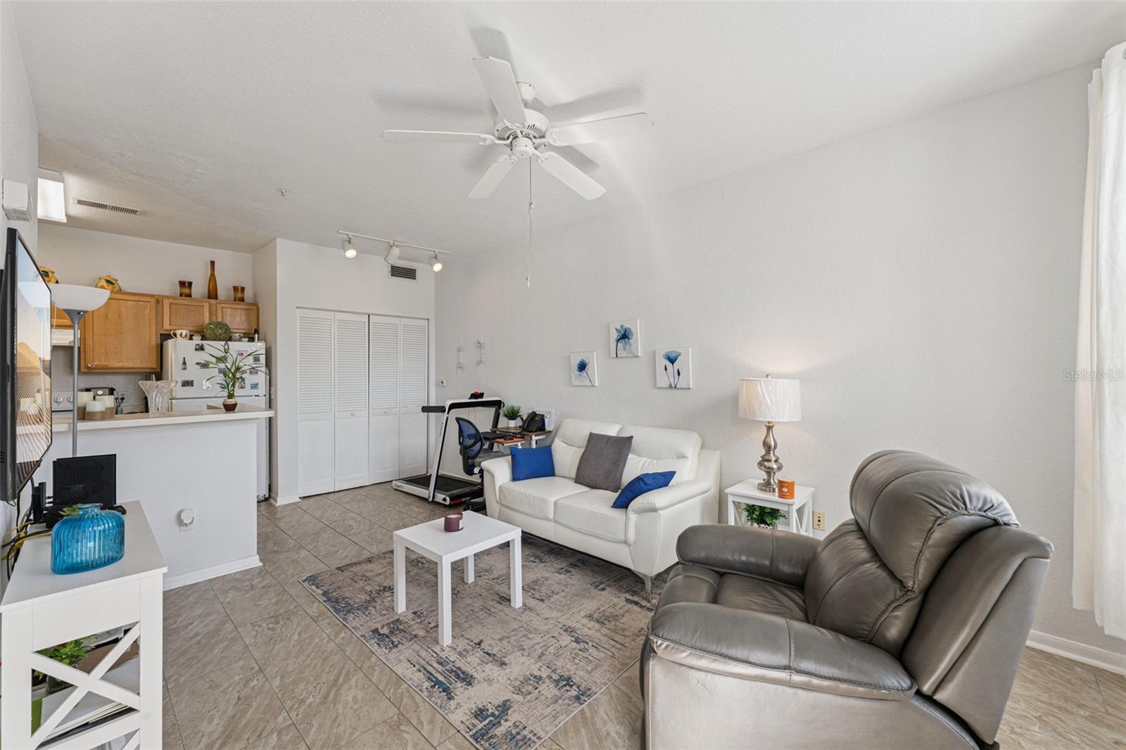 CENTRAL PARK ON LEE VISTA - Residential