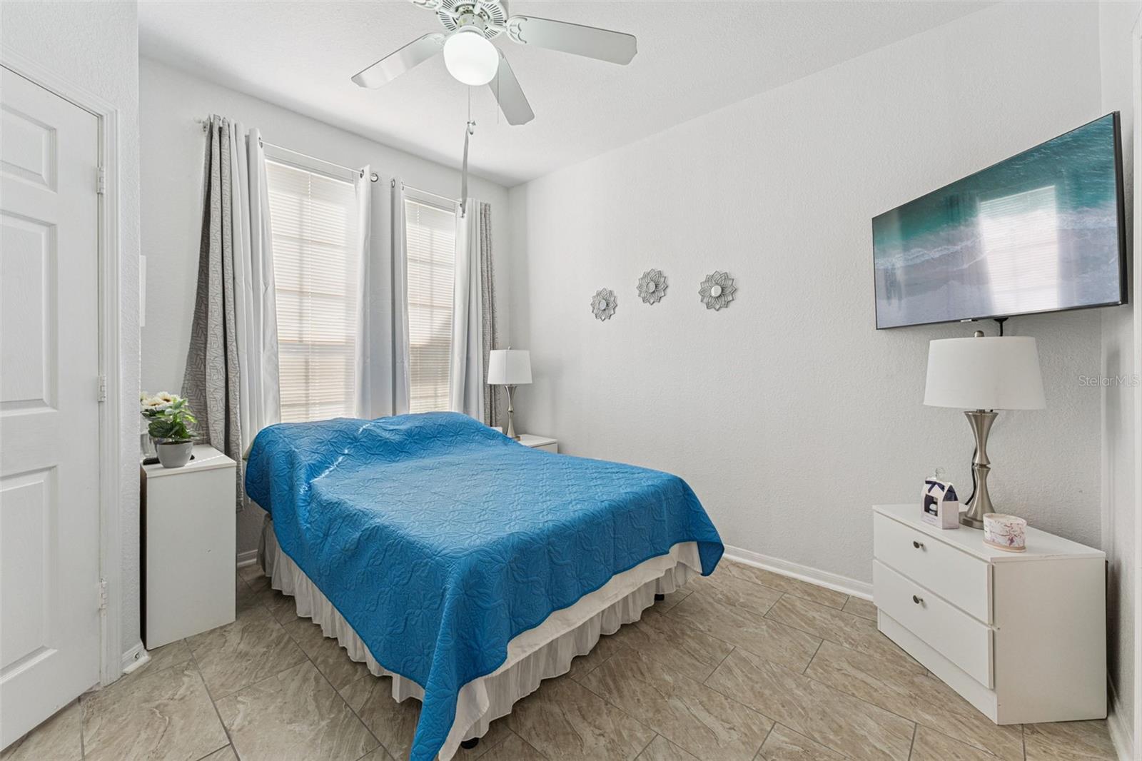 CENTRAL PARK ON LEE VISTA - Residential