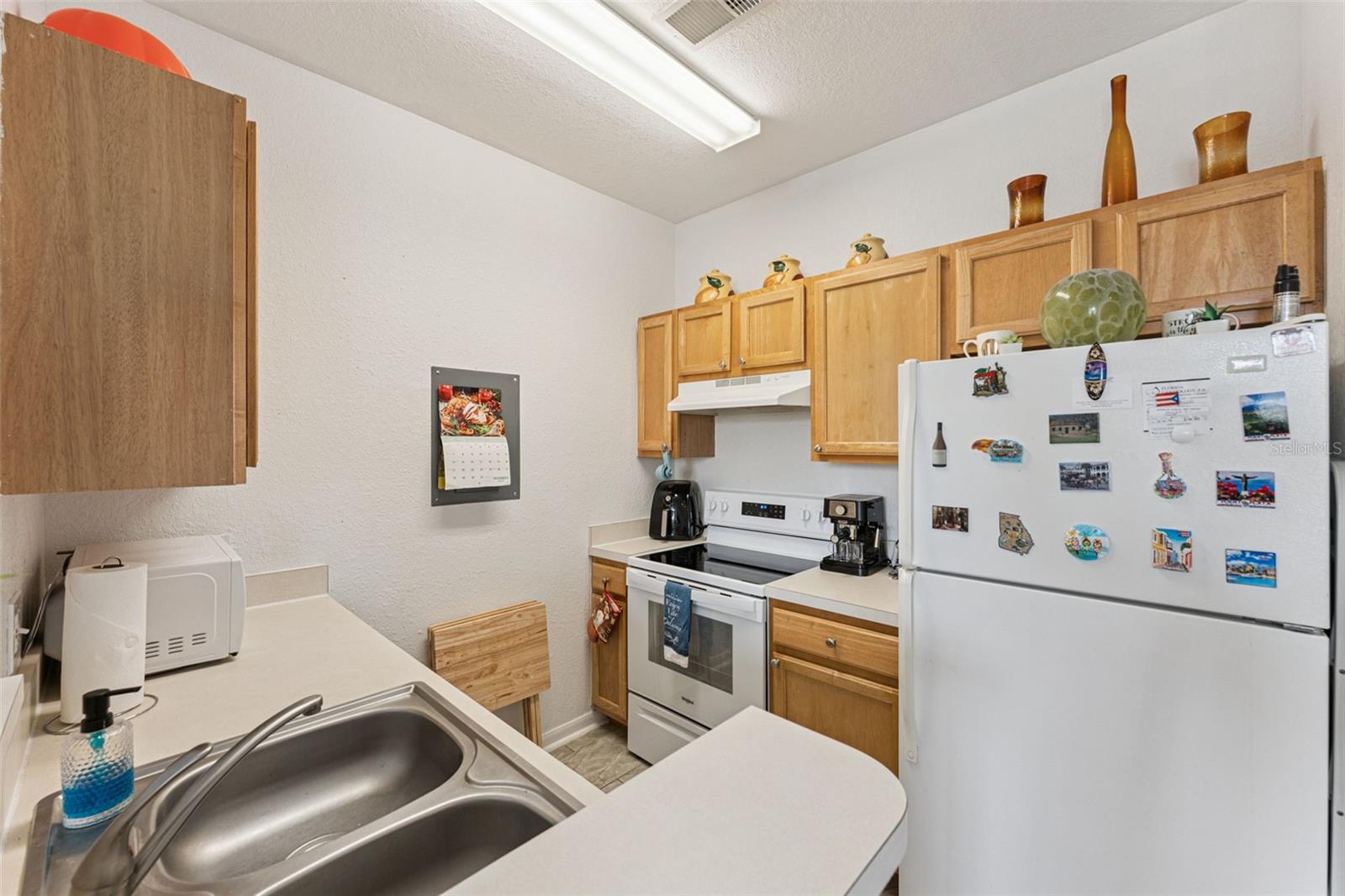 CENTRAL PARK ON LEE VISTA - Residential