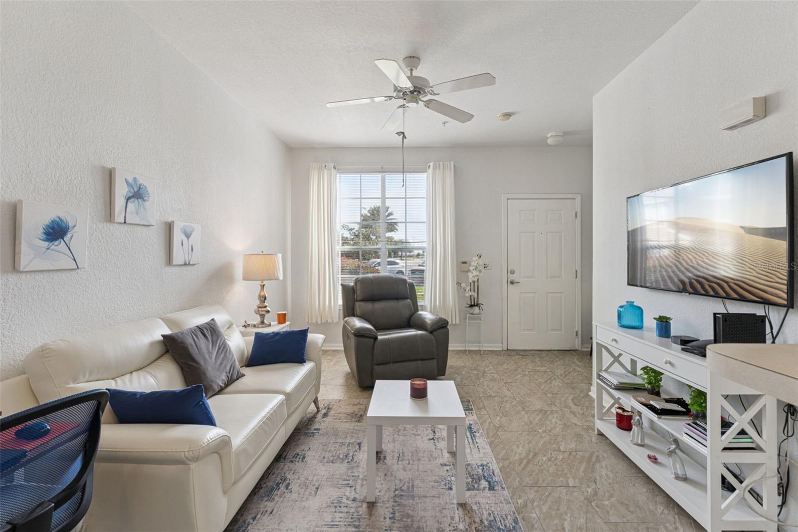 CENTRAL PARK ON LEE VISTA - Residential