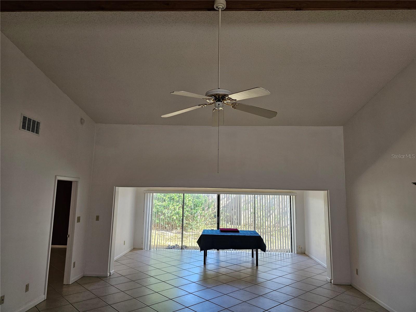 Casas a venda 3 - Jen Dantas 1529 N CAROLWOOD BOULEVARD