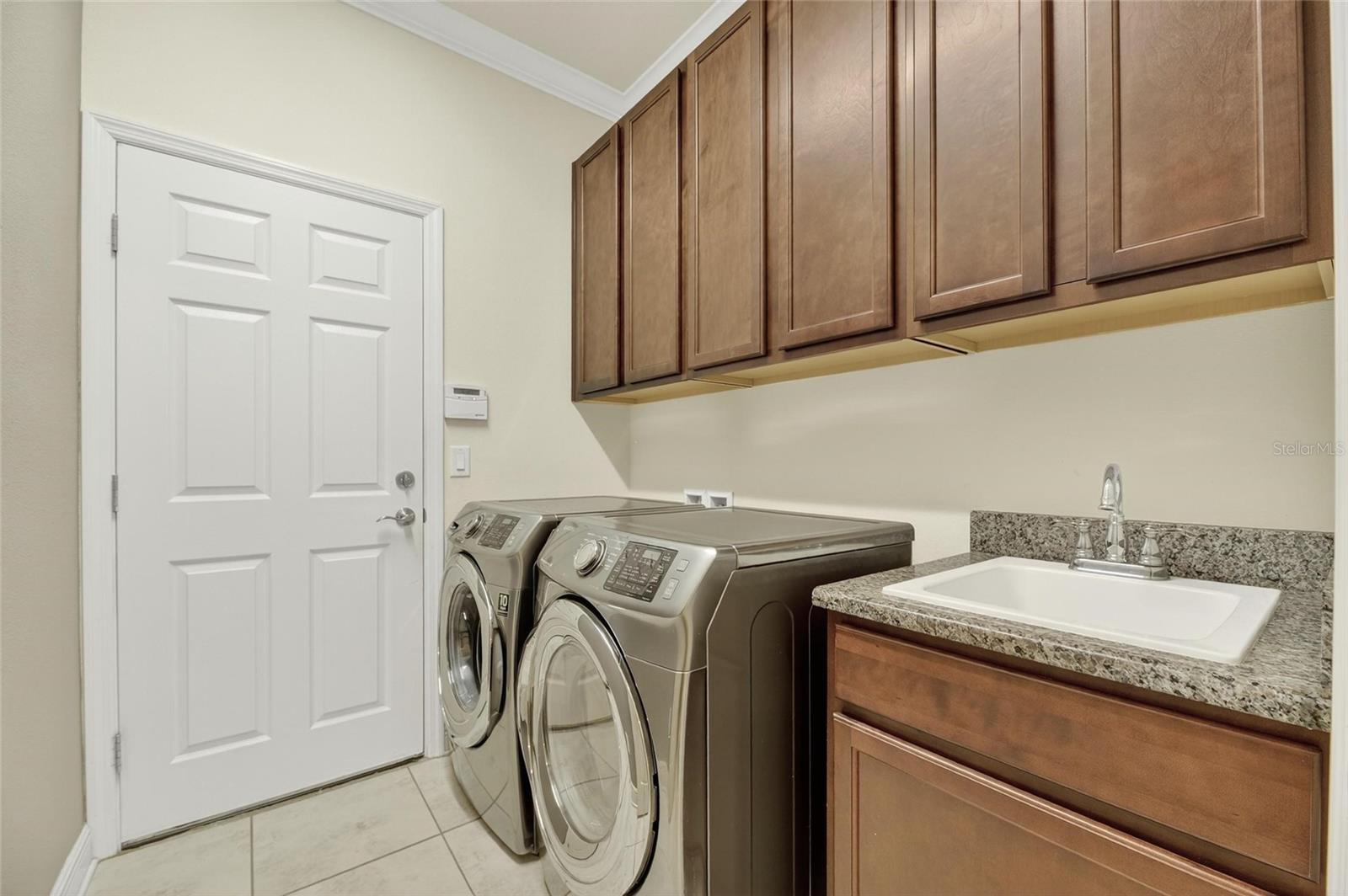 ESTUARY PH 5 - Residential Lease