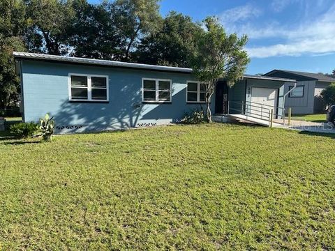 A home in DELAND