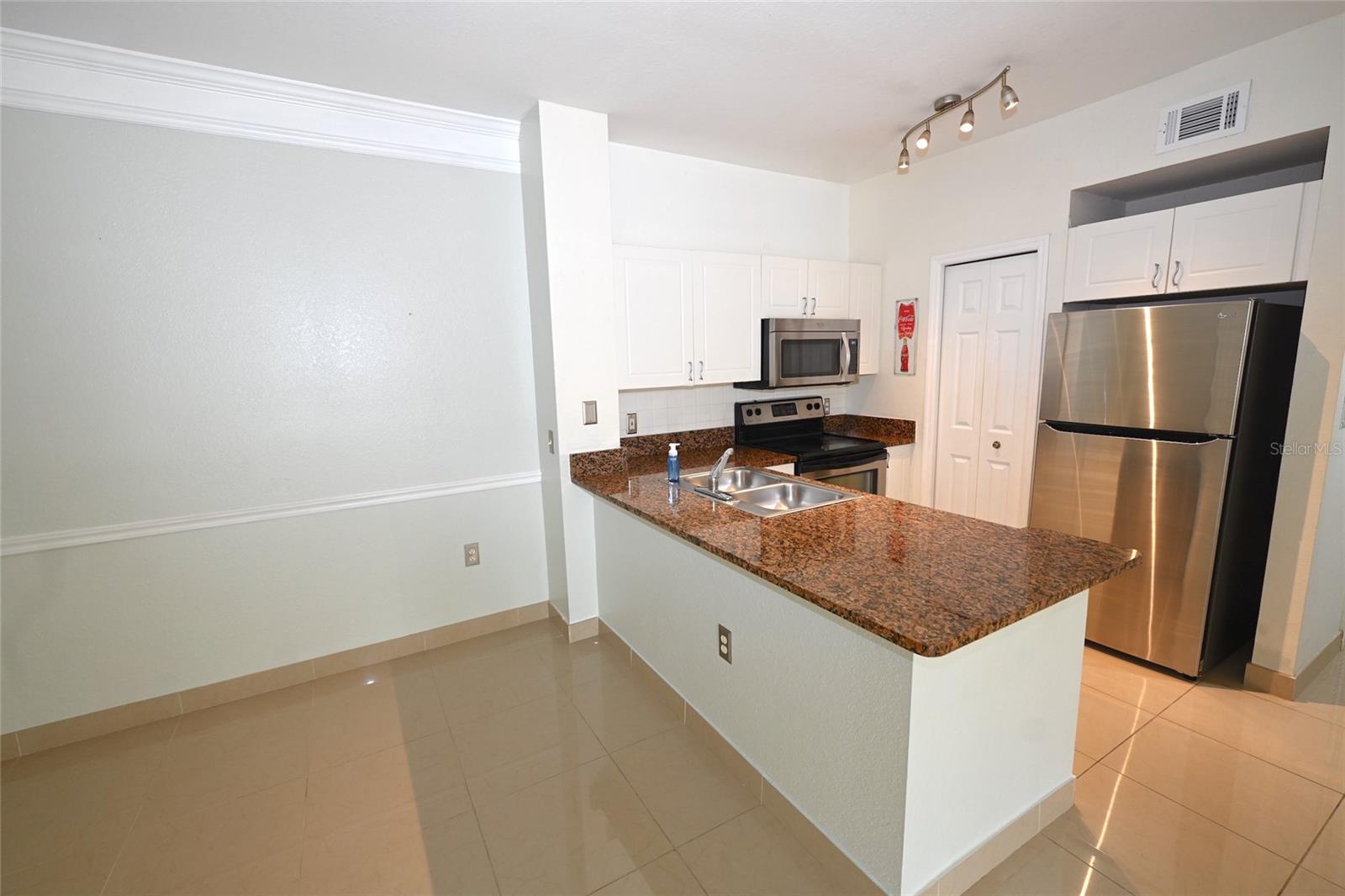 SERENADE ON PALMER RANCH - Residential Lease