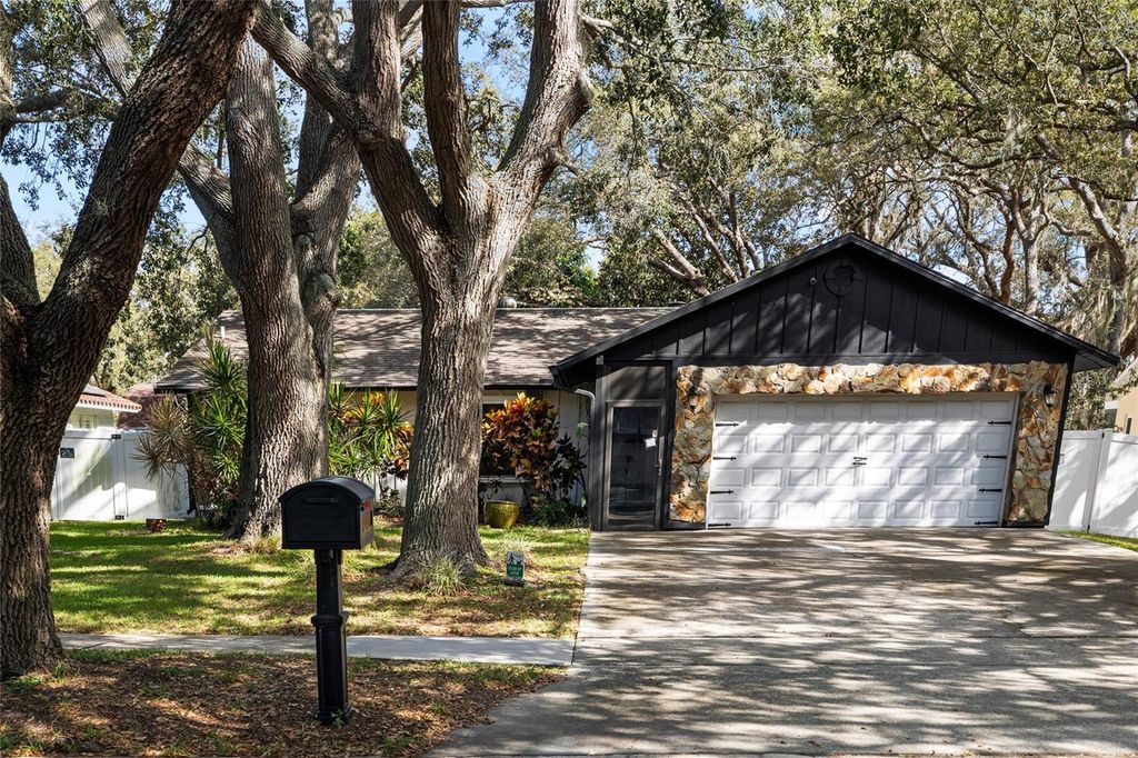 Photo of 1500 Poinsettia Avenue, Tarpon Springs, FL 34689 (MLS # TB8431507)