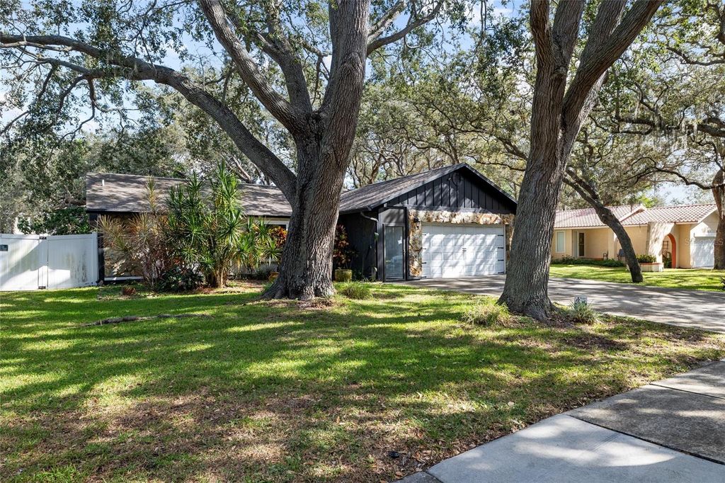 Photo of 1500 Poinsettia Avenue, Tarpon Springs, FL 34689 (MLS # TB8431507)