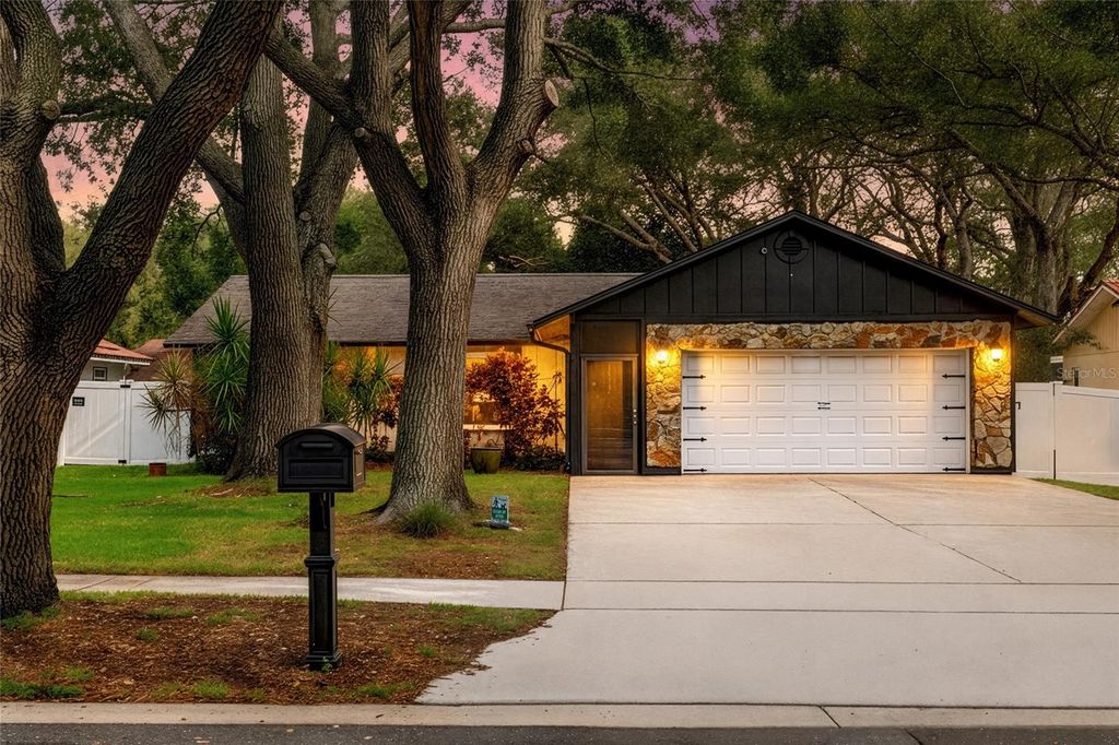 Photo of 1500 Poinsettia Avenue, Tarpon Springs, FL 34689 (MLS # TB8431507)