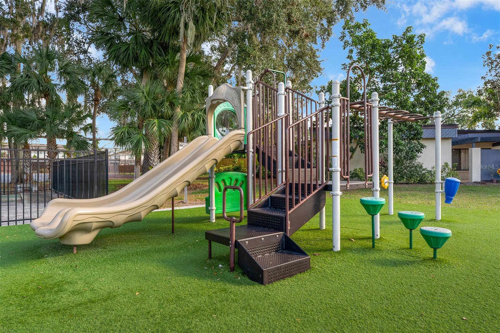 WINDWARD SQUARE SEC 1 - Residential