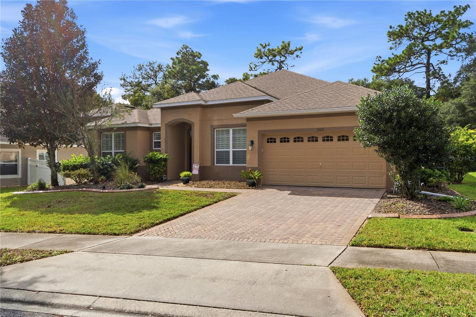 1528 BLUE GRASS BOULEVARD