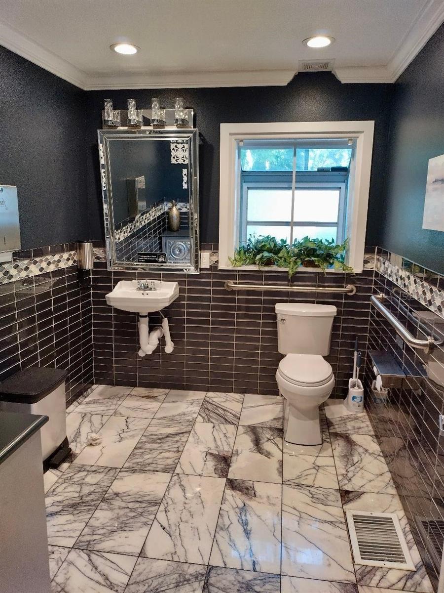 DAUGHERTYS NEW SMYRNA - Business Opportunity