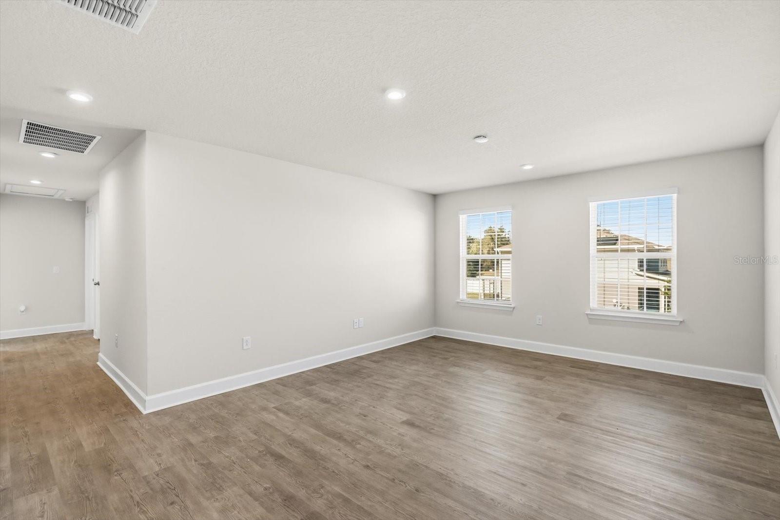 DORA LANDINGS - Residential