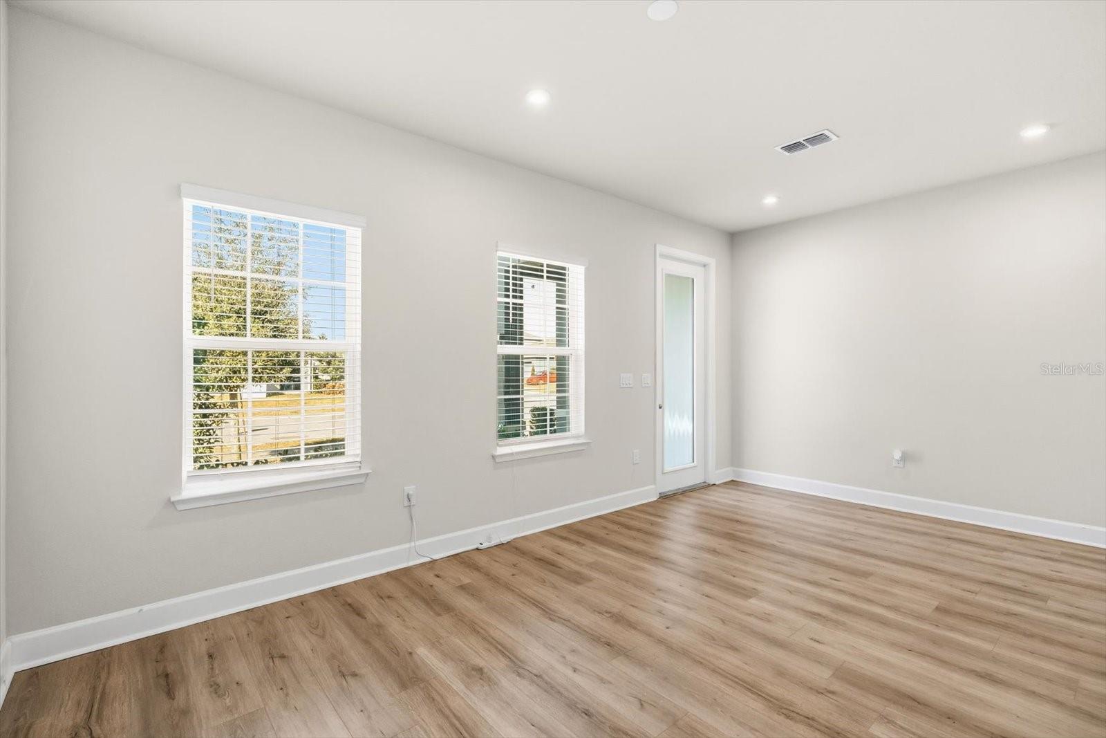 DORA LANDINGS - Residential