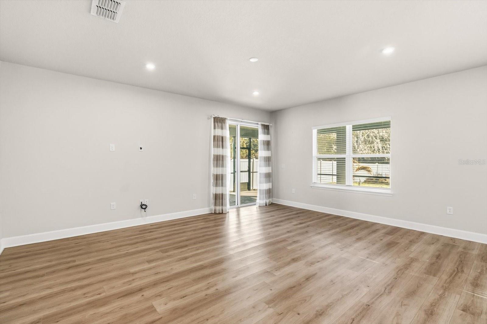 DORA LANDINGS - Residential