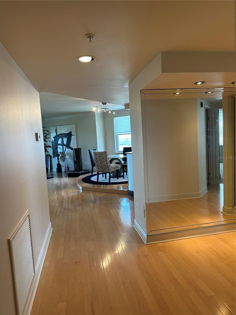6425 SHORELINE DRIVE 10506