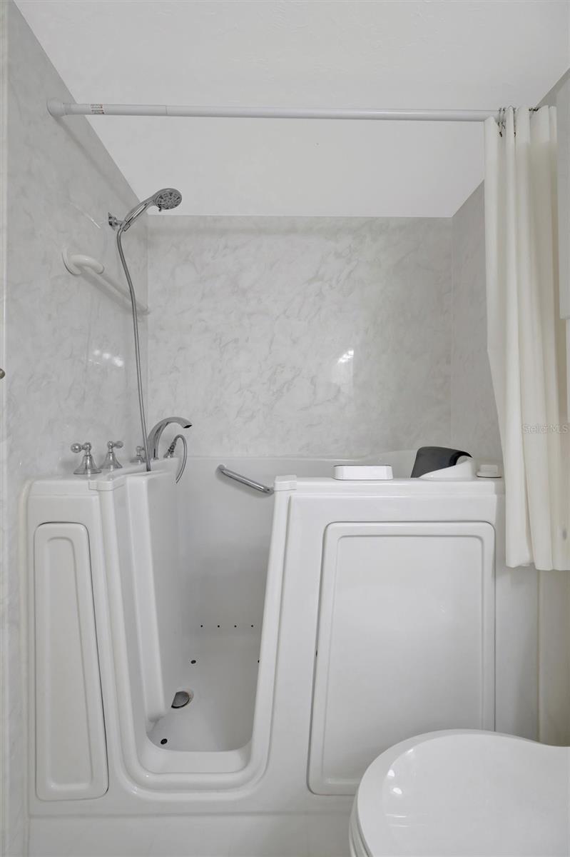 PALMA SOLA HARBOUR SEC 1 - Residential