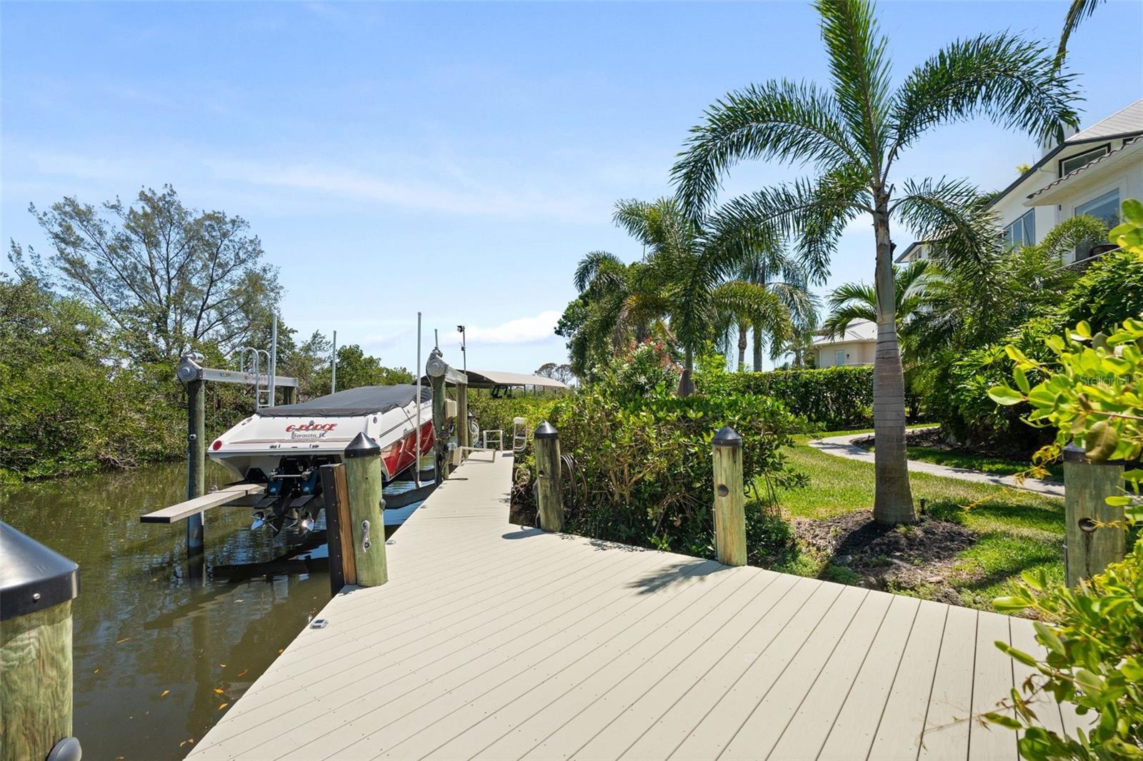 HAWKS HARBOR - Residential