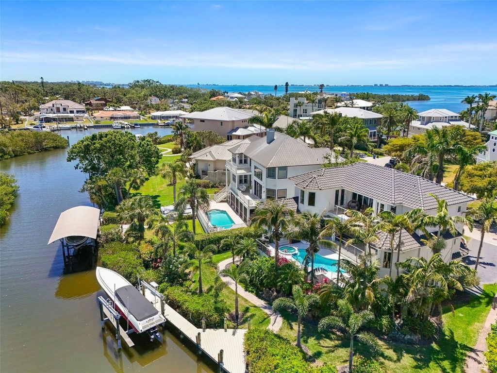 Photo of 7118 Hawks Harbor Circle, Bradenton, FL 34207 (MLS # A4665315)