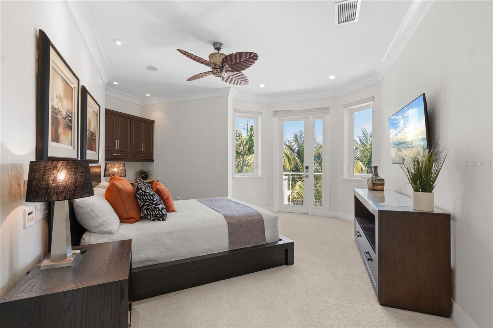 HAWKS HARBOR - Residential