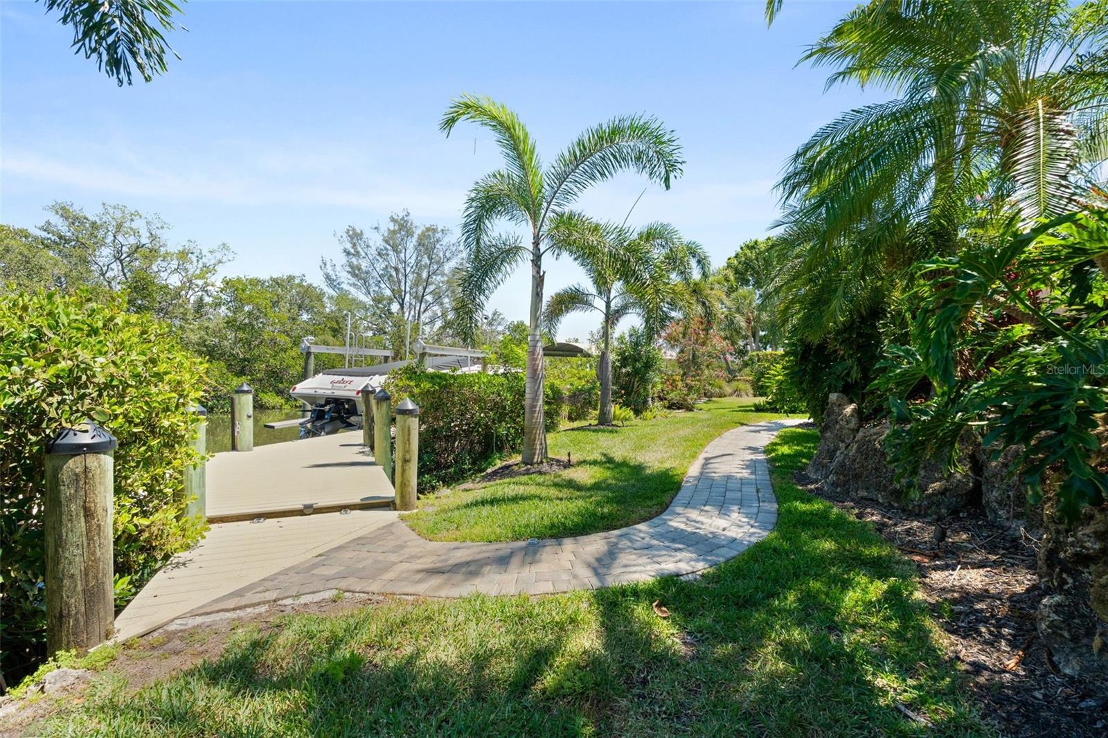HAWKS HARBOR - Residential