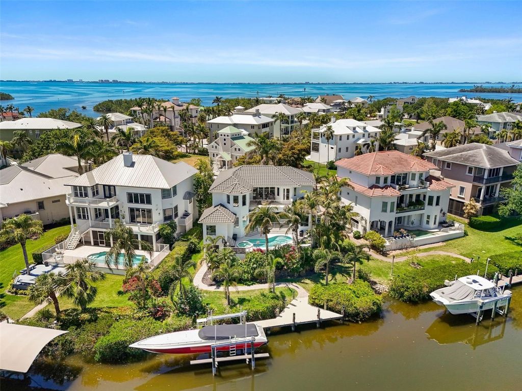 Photo of 7118 Hawks Harbor Circle, Bradenton, FL 34207 (MLS # A4665315)