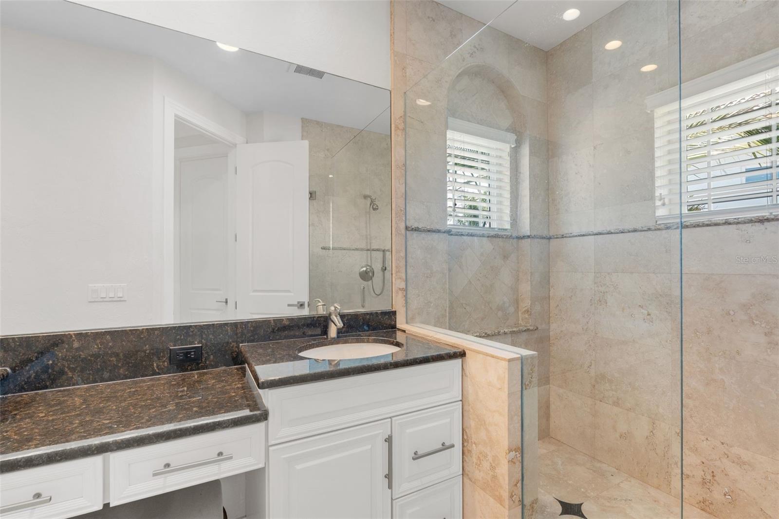 HAWKS HARBOR - Residential