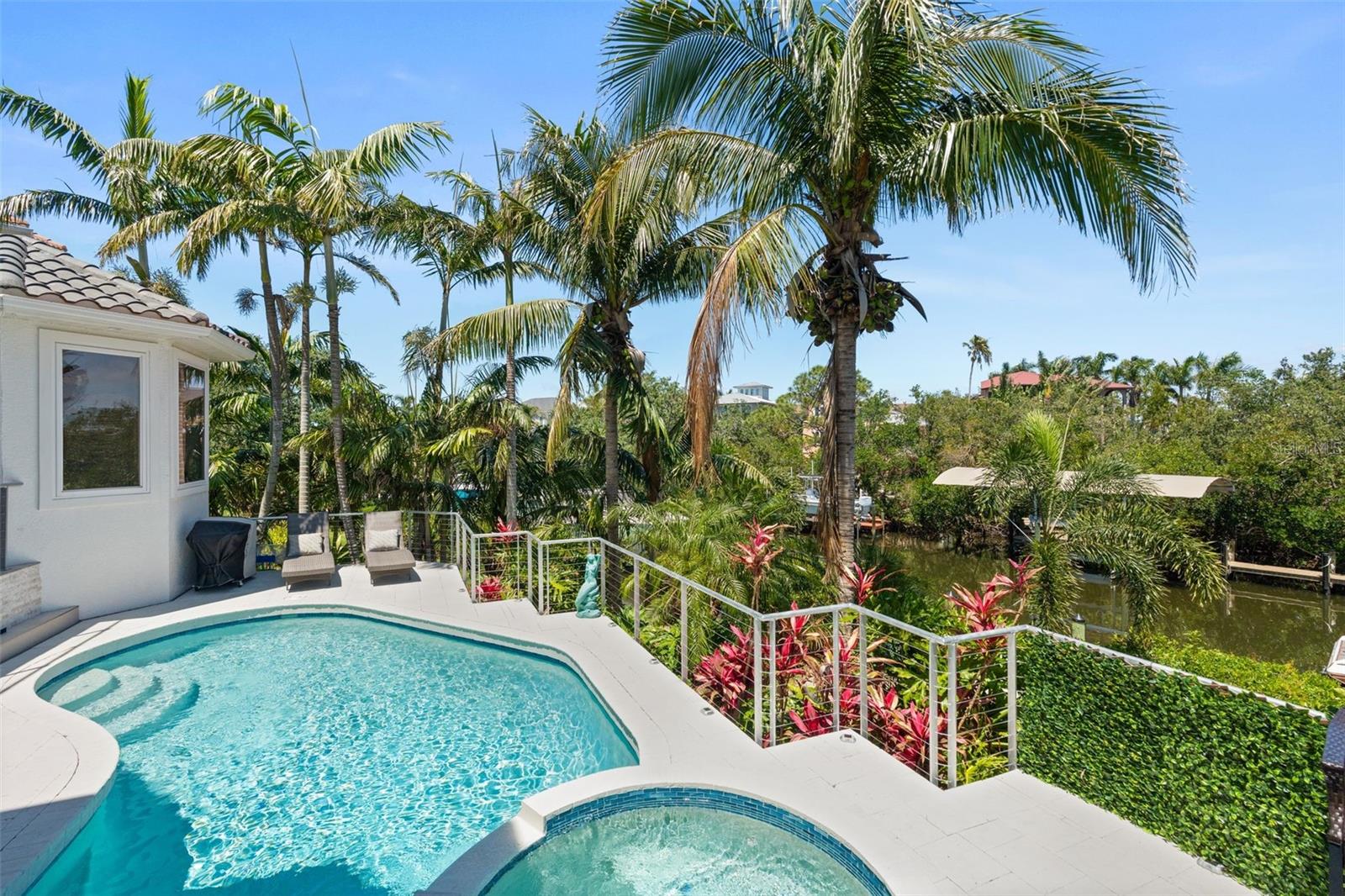 HAWKS HARBOR - Residential
