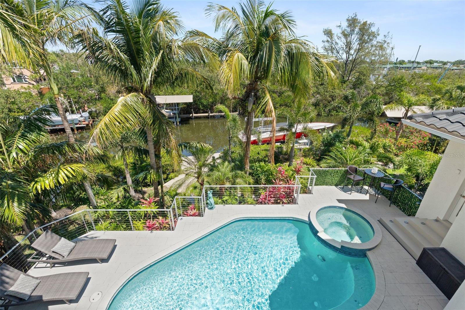 HAWKS HARBOR - Residential