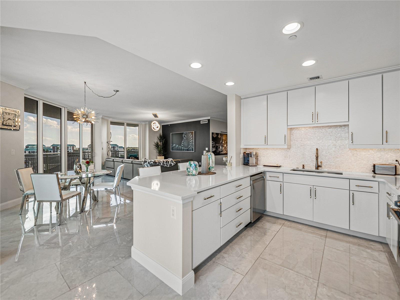 THE PLAZA HARBOUR ISLAND - Residential