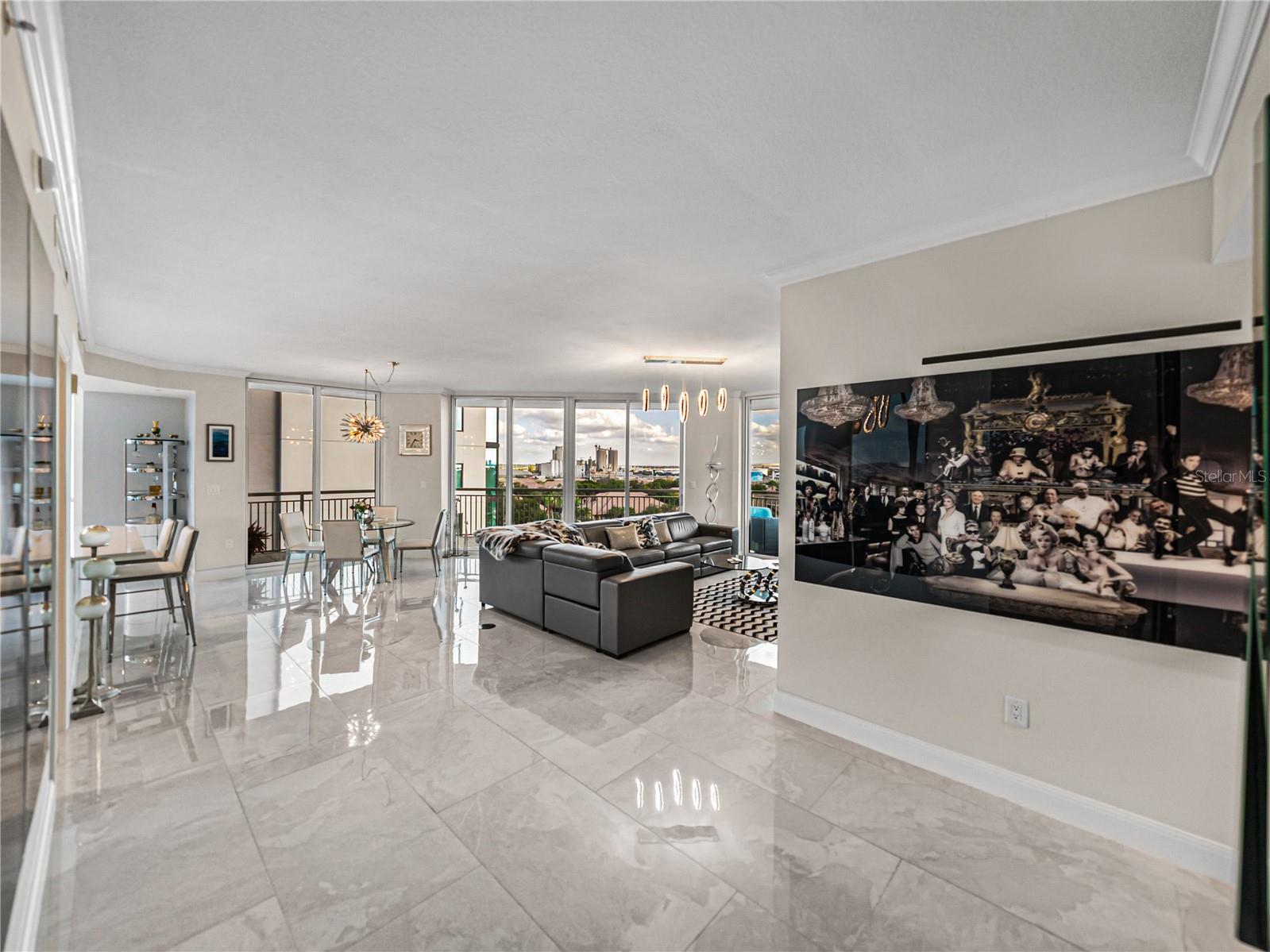 THE PLAZA HARBOUR ISLAND - Residential