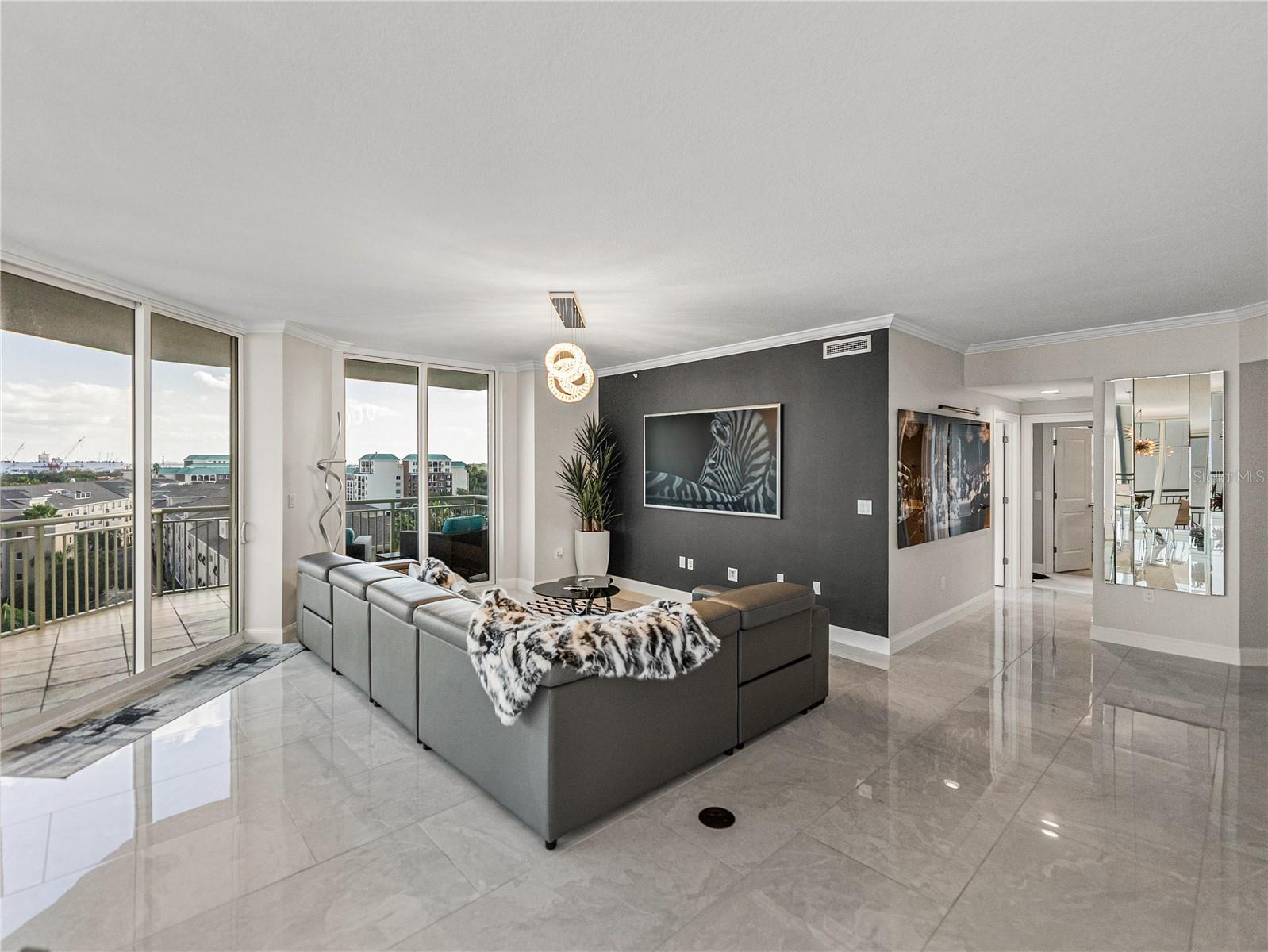 THE PLAZA HARBOUR ISLAND - Residential