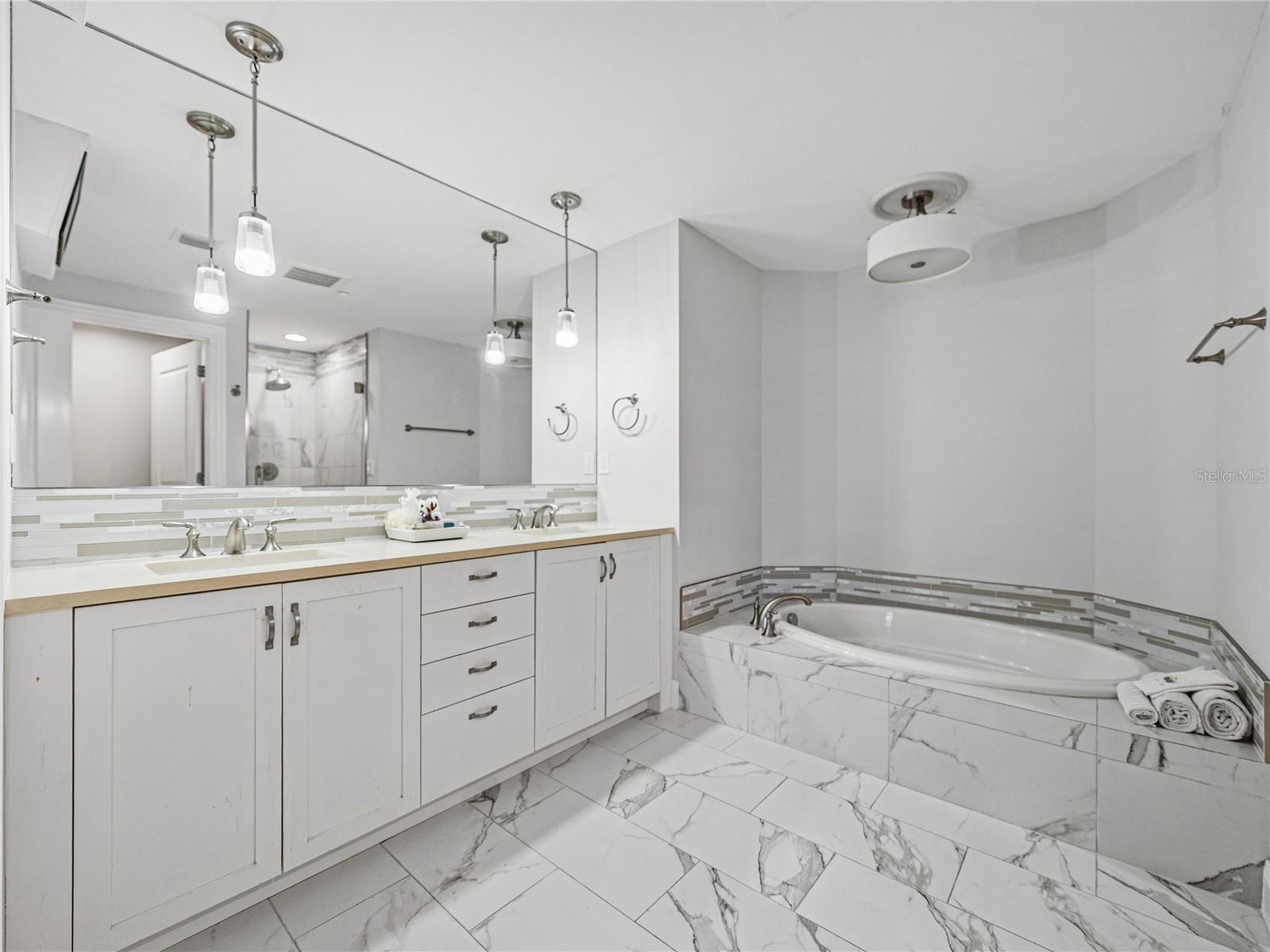 THE PLAZA HARBOUR ISLAND - Residential