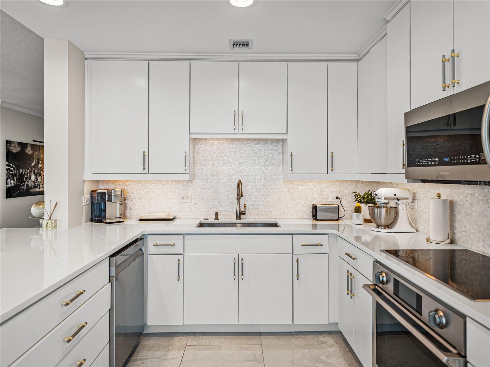 THE PLAZA HARBOUR ISLAND - Residential