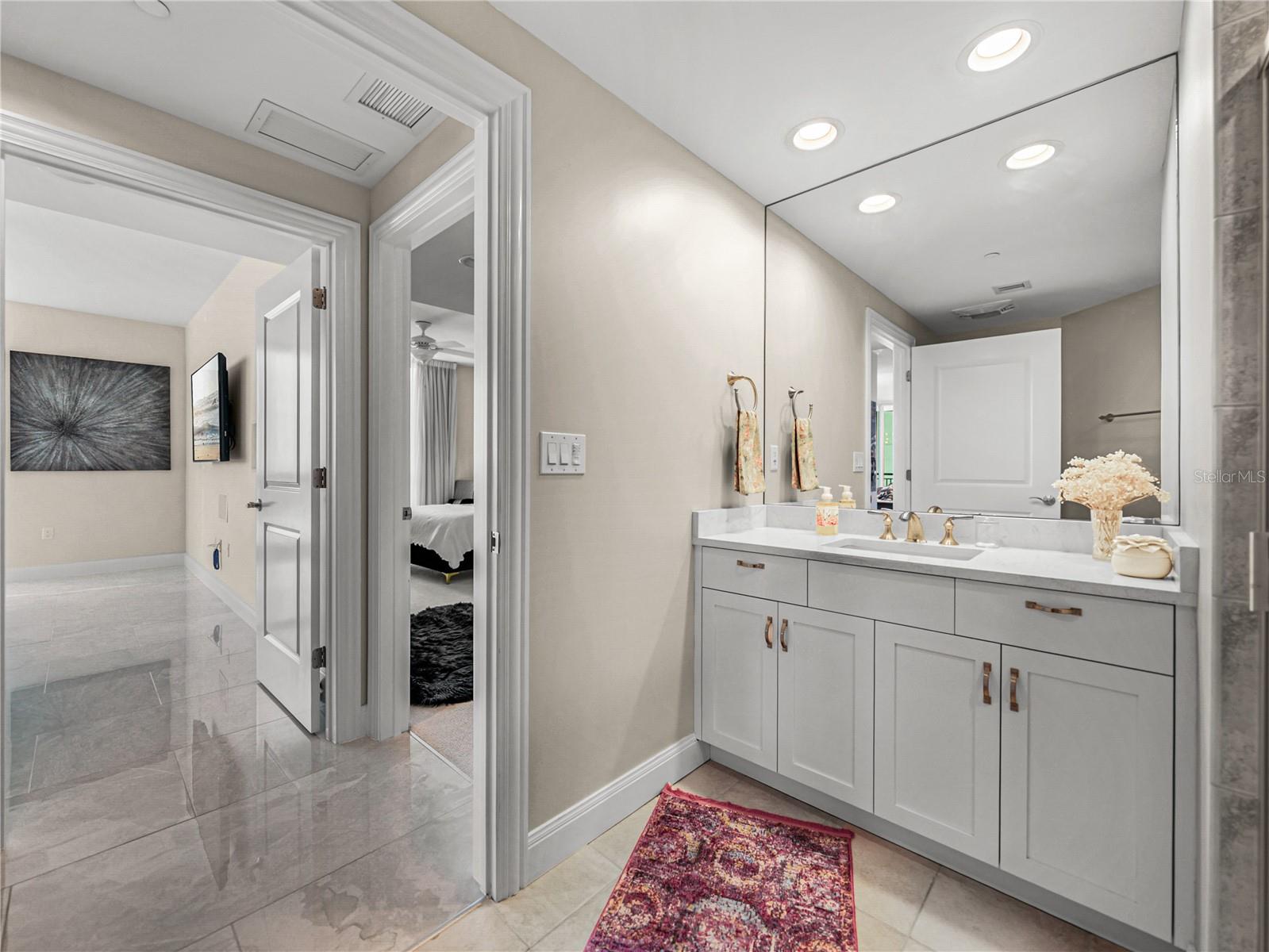 THE PLAZA HARBOUR ISLAND - Residential