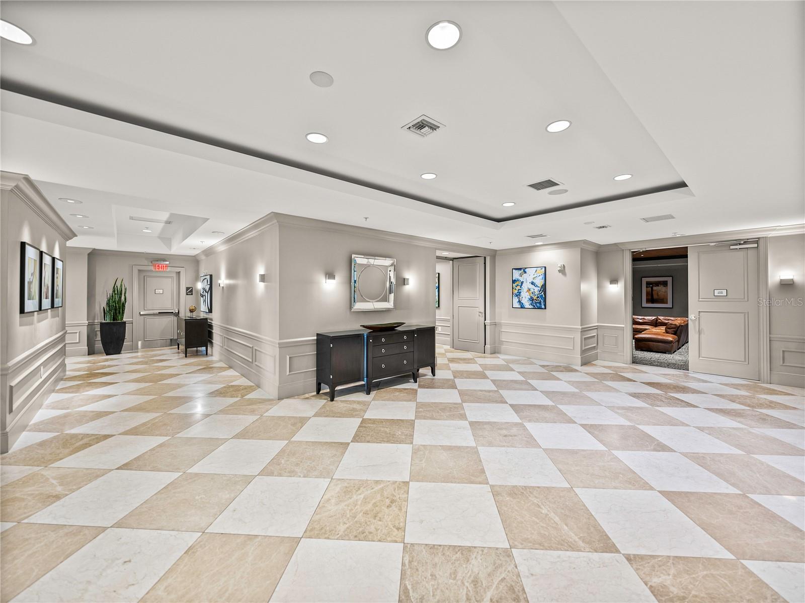 THE PLAZA HARBOUR ISLAND - Residential