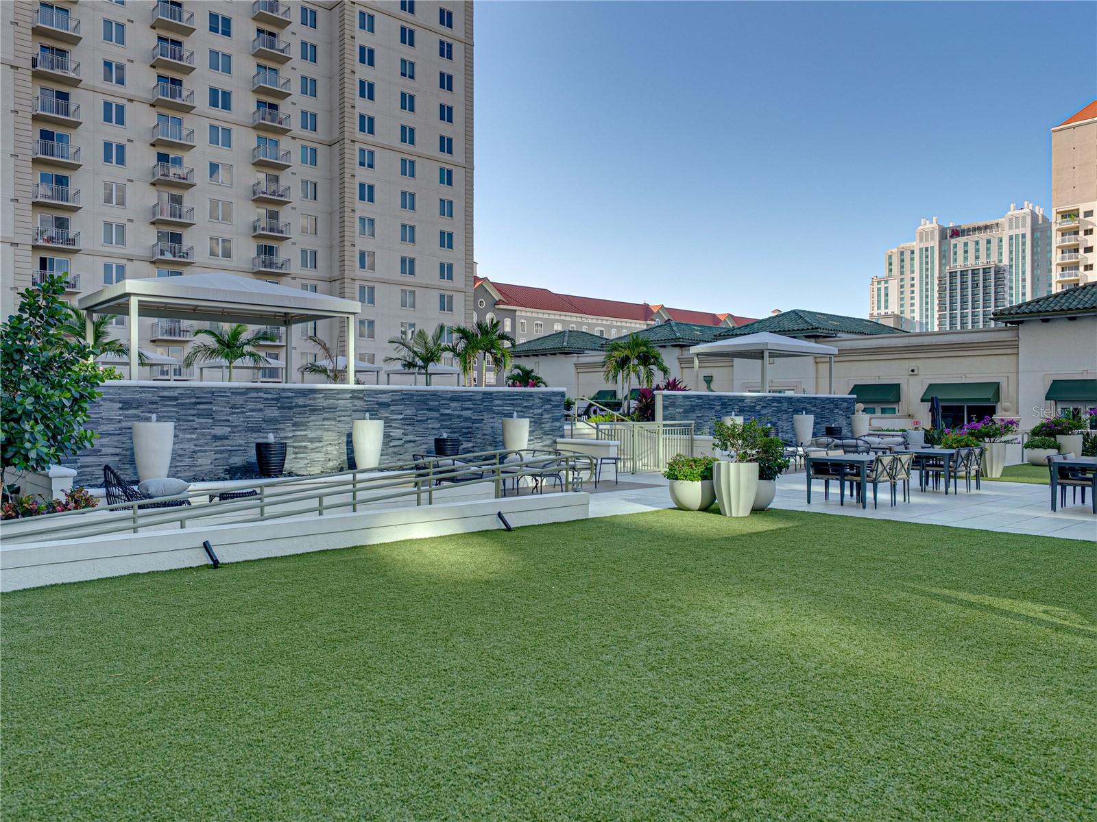 THE PLAZA HARBOUR ISLAND - Residential