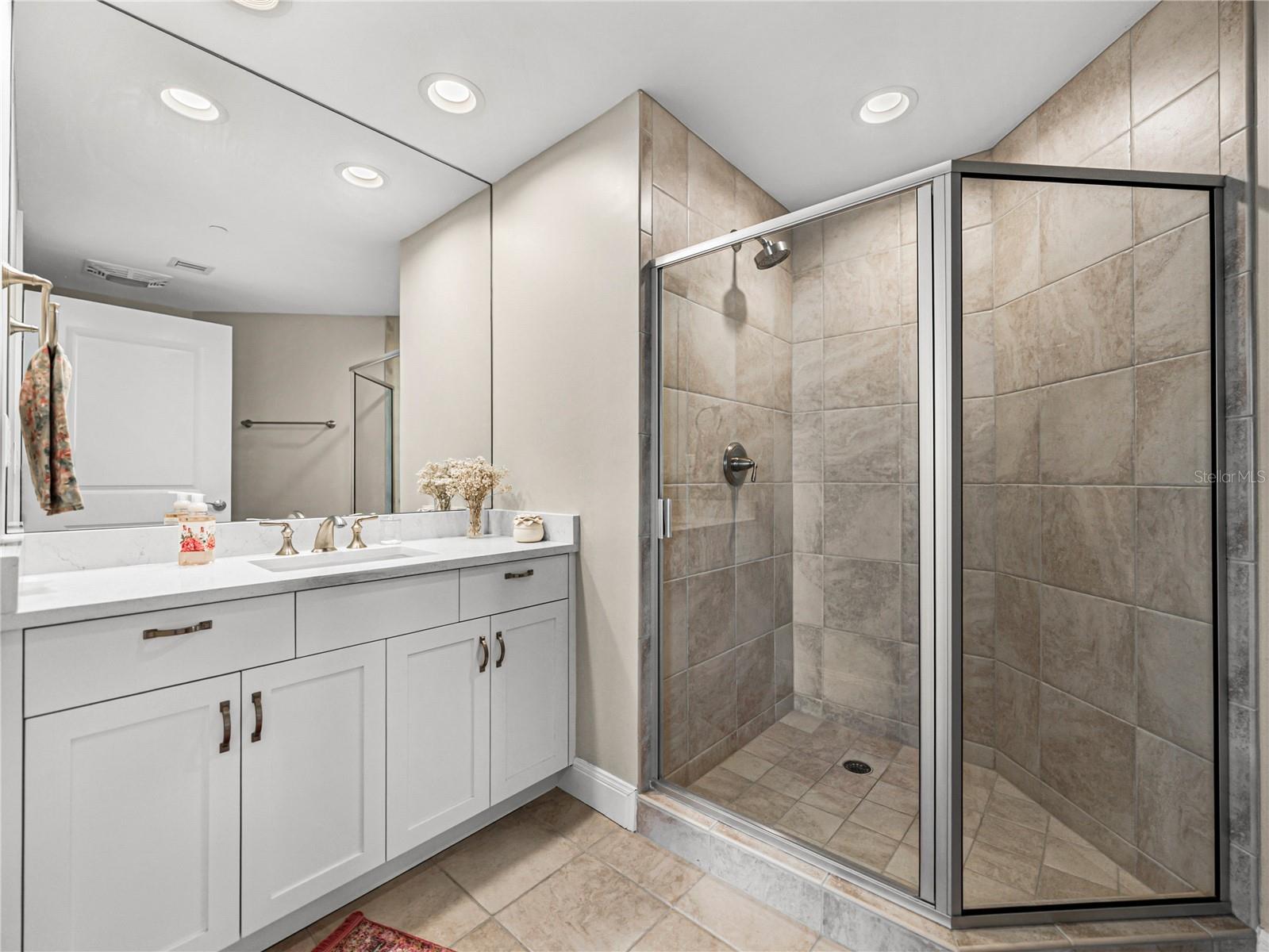 THE PLAZA HARBOUR ISLAND - Residential