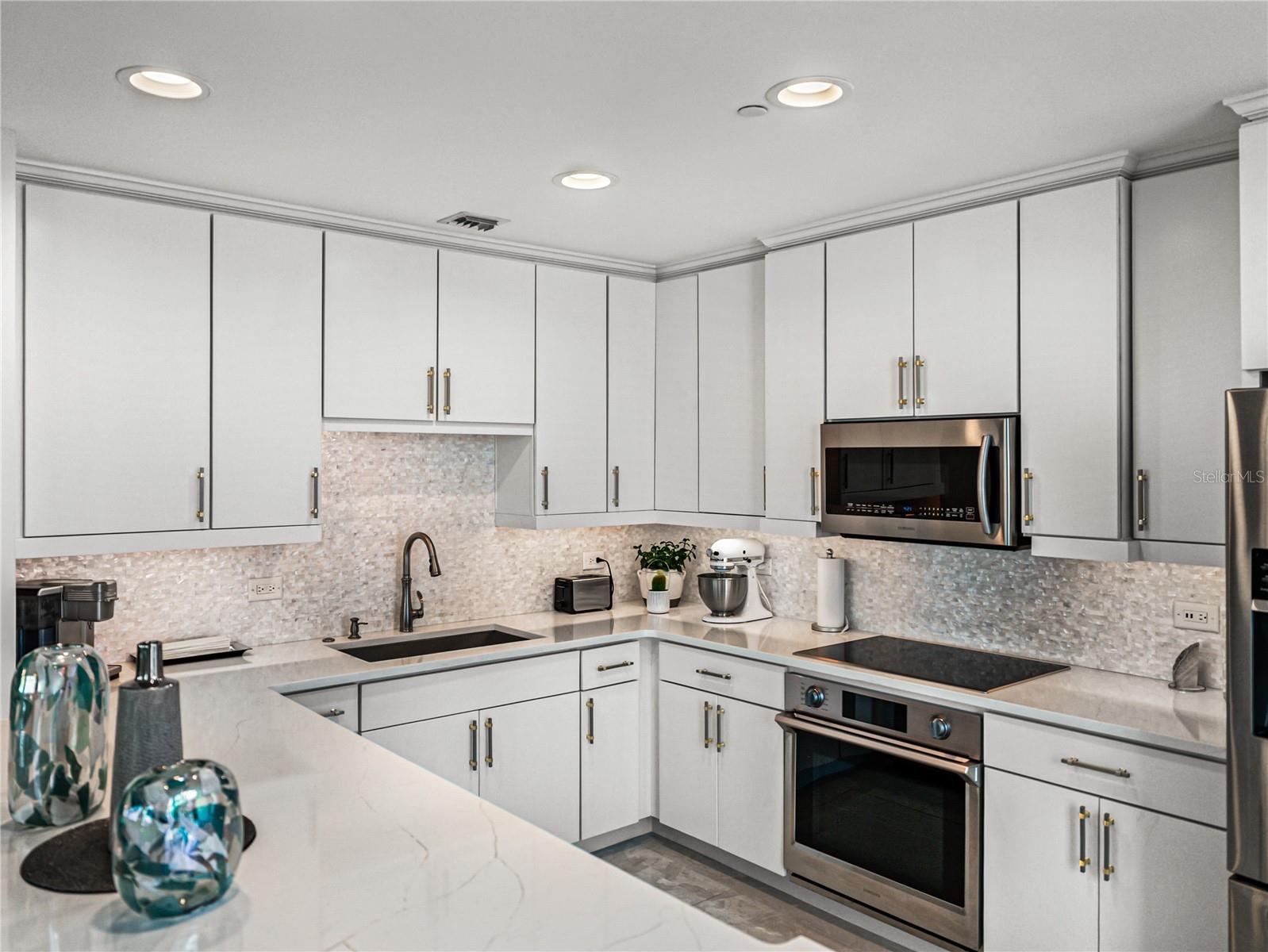 THE PLAZA HARBOUR ISLAND - Residential