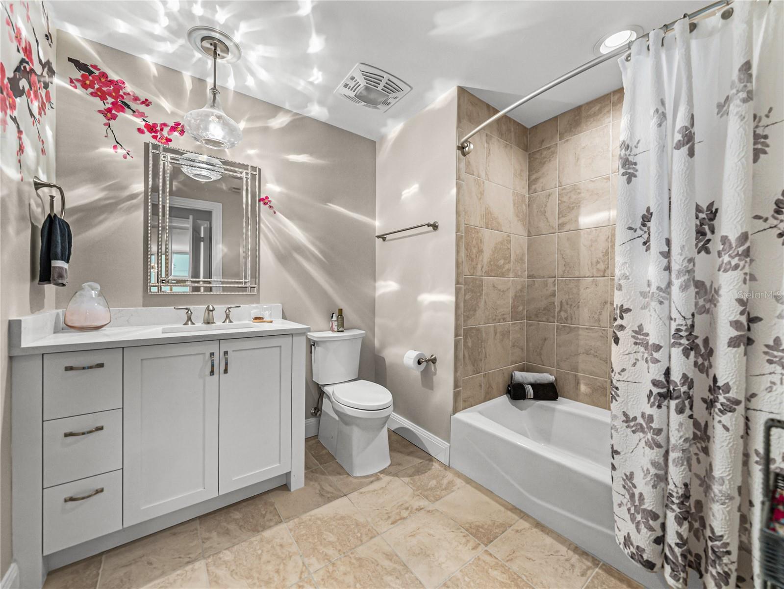 THE PLAZA HARBOUR ISLAND - Residential