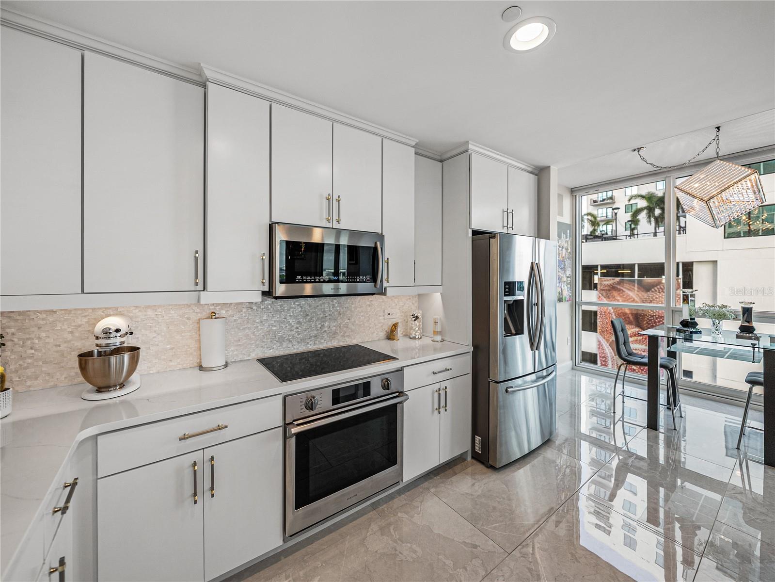 THE PLAZA HARBOUR ISLAND - Residential