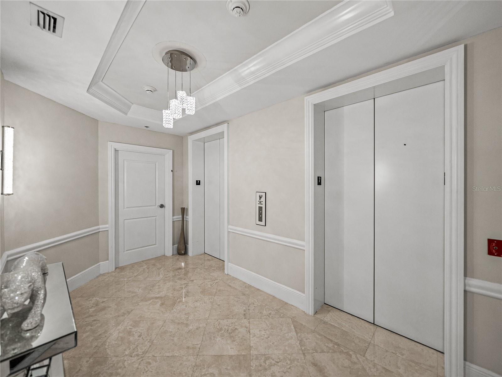 Casas a venda 3 - Jen Dantas 450 KNIGHTS RUN AVENUE 702