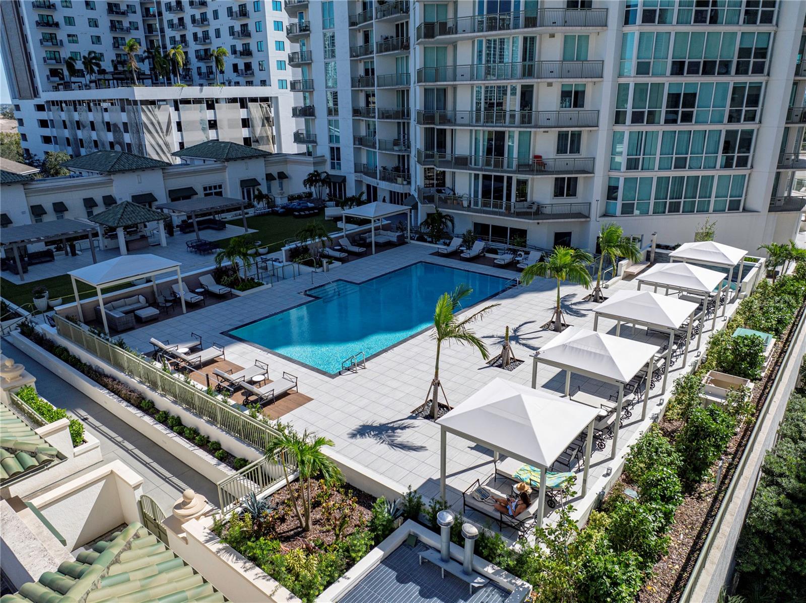 THE PLAZA HARBOUR ISLAND - Residential