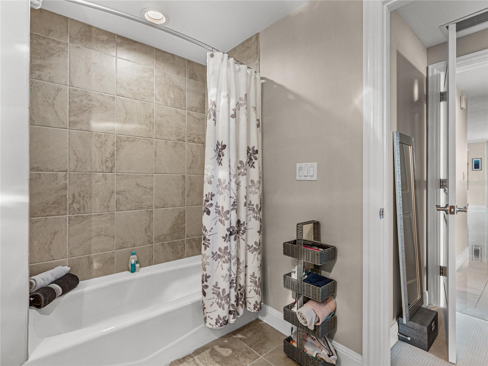 THE PLAZA HARBOUR ISLAND - Residential