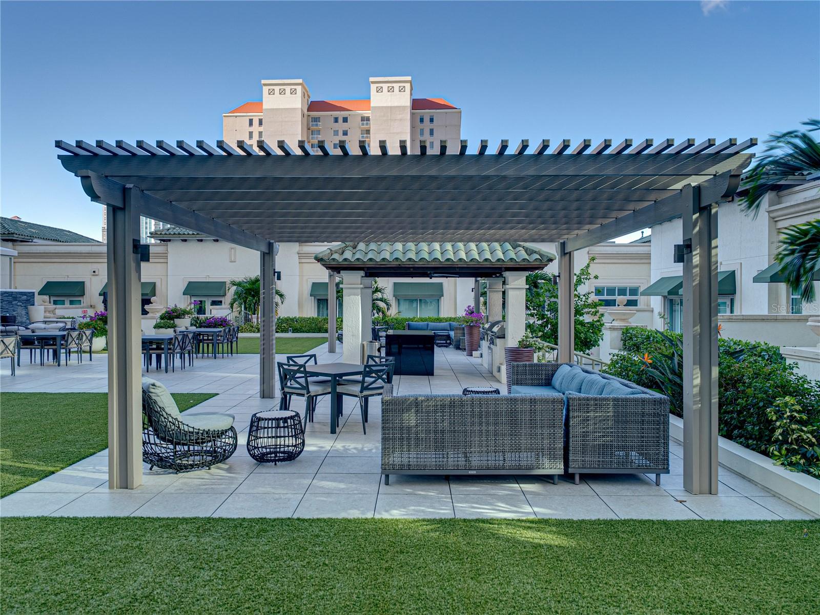 THE PLAZA HARBOUR ISLAND - Residential