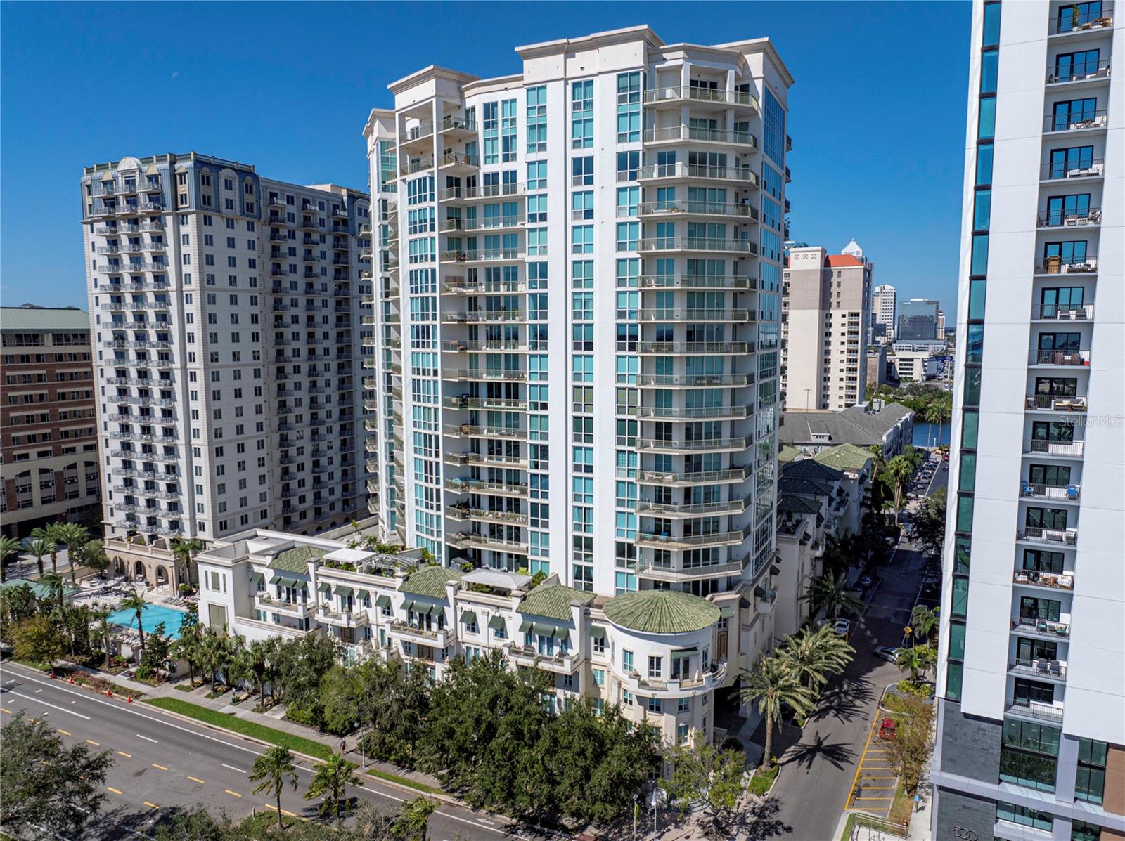 THE PLAZA HARBOUR ISLAND - Residential