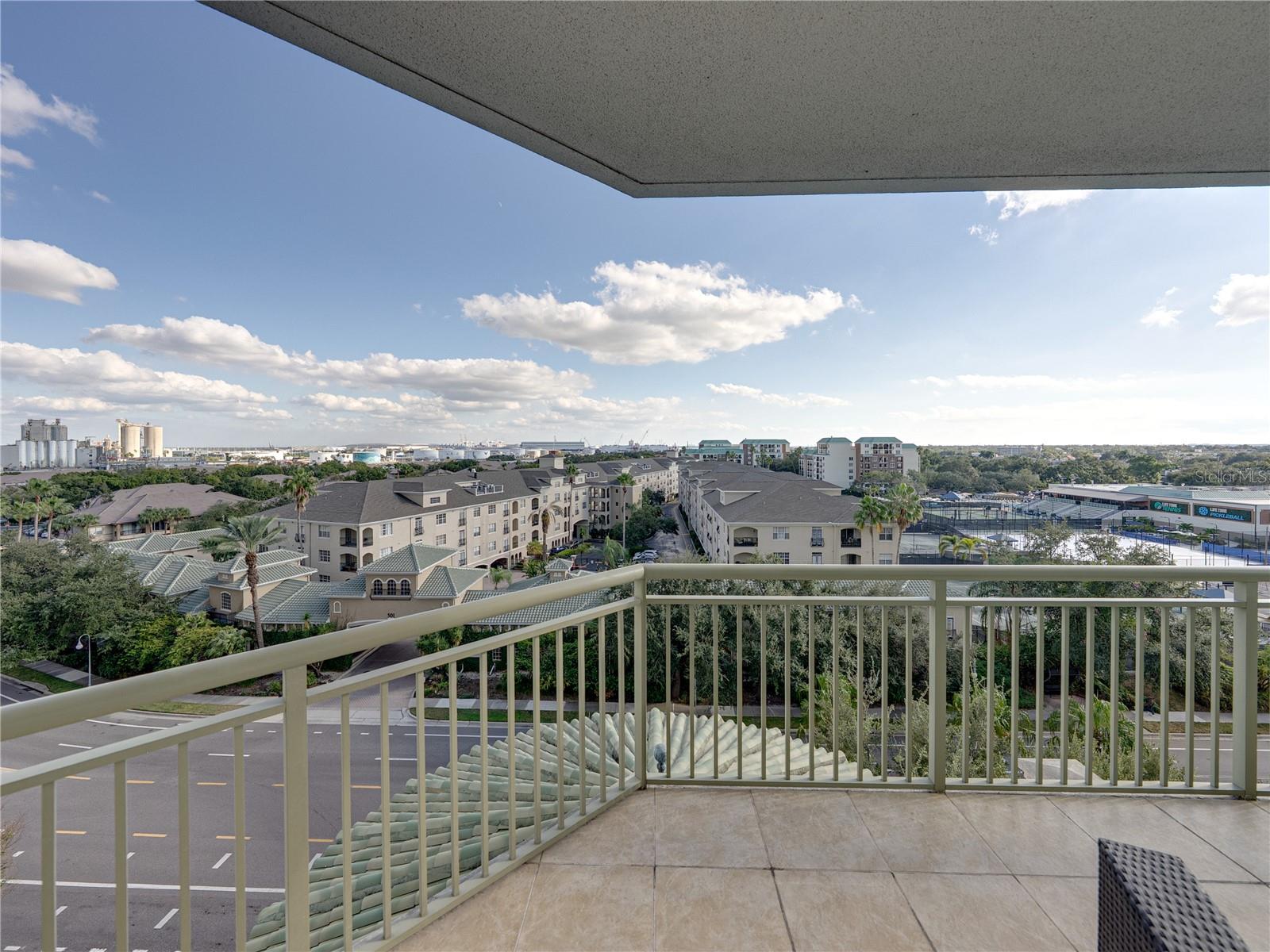 THE PLAZA HARBOUR ISLAND - Residential